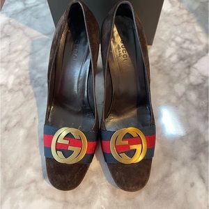 Authentic Gucci vintage logo thick heels super classy